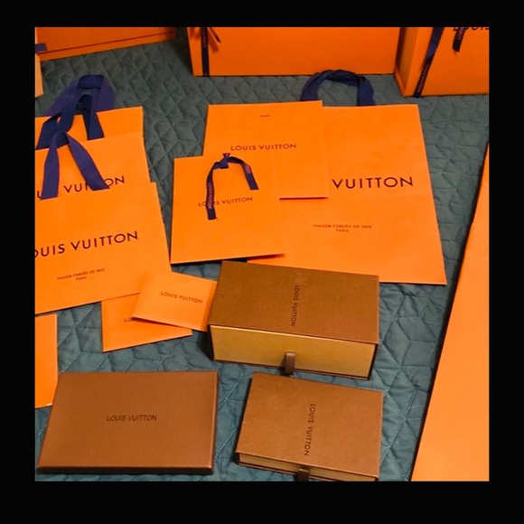 LOUIS VUITTON - BUNDLE OF 62 - Picture 4 of 4